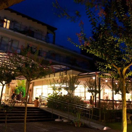 Hotel Marina Viverone Bagian luar foto