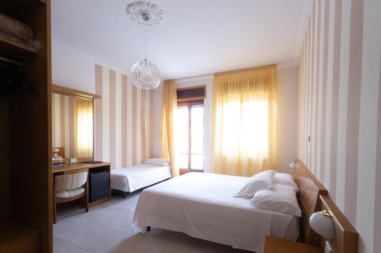 Hotel Marina Viverone Bagian luar foto