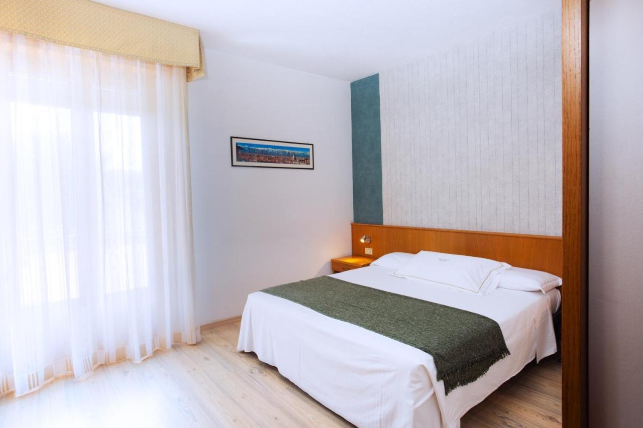 Hotel Marina Viverone Bagian luar foto